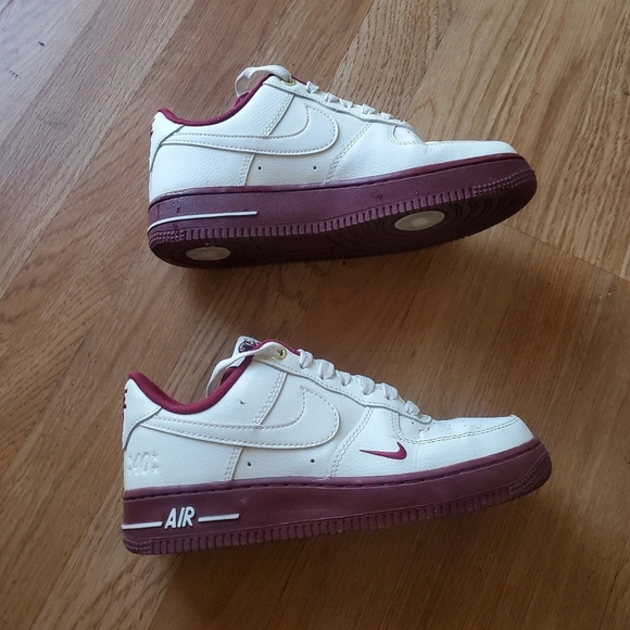 Nike Air Force 1 '07 SE 40th Anniversary Burgandy & White Womans 6.5 Sneakers - Picture 3 of 11